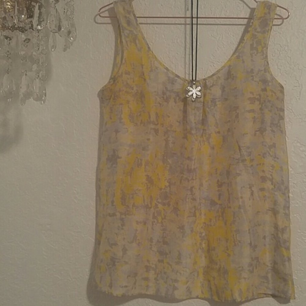 CAbi Silk Whisper Soft Rounded Back Hem with Mother of Pearl Buttons Tank SZ S